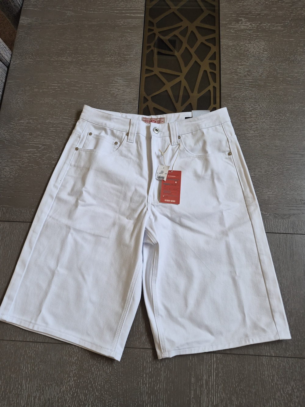 Men's White Baggy Fit Jean Shorts with Classic 5-Pocket Styling